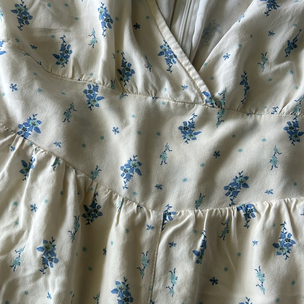 5/$20 Backyard Roses CALLIE ROMPER size medium - Picture 3 of 5
